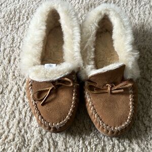 Minnetonka Alpine Sheepskin Slipper women’s size 7 in golden tan